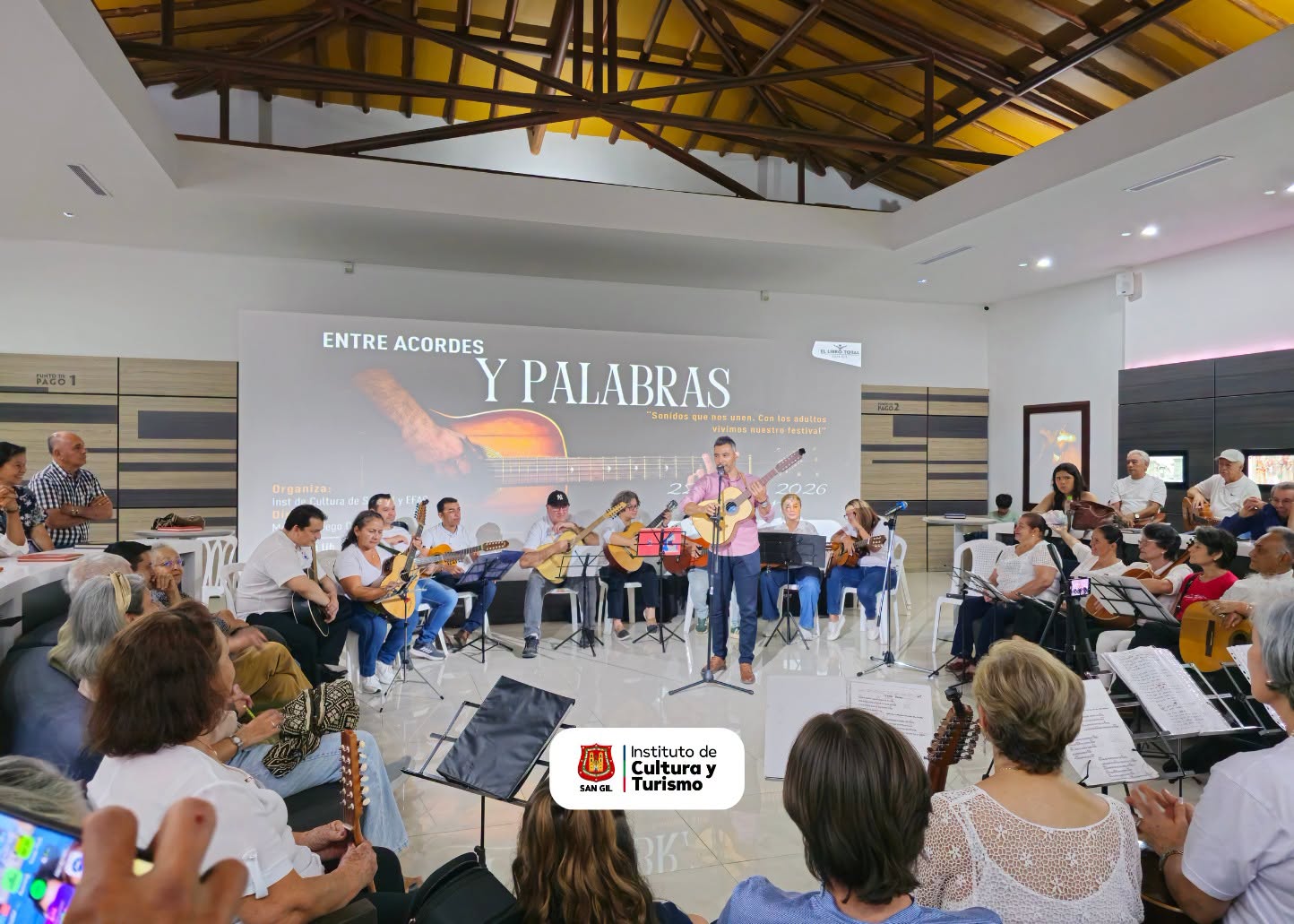 Entre Acordes y Palabras: generaciones que mantienen viva la música colombiana